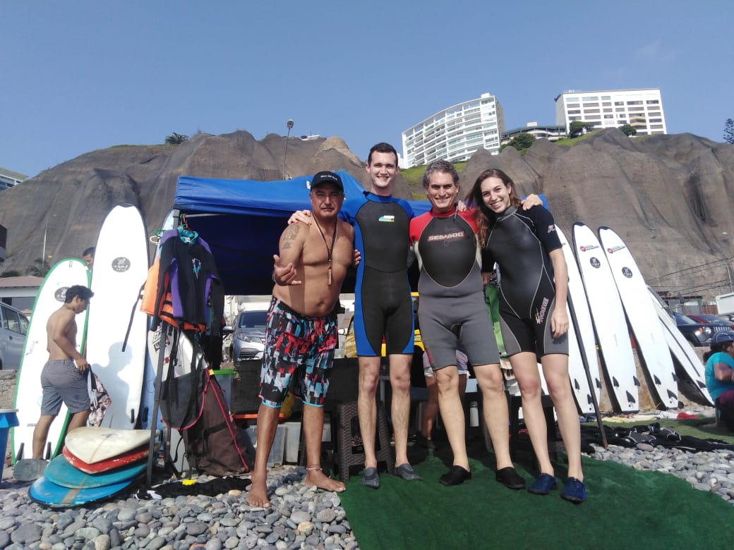 Horarios y reservas para clases de surf en Lima con Kño Surf School Horarios para clases de surf en Miraflores, Lima Perú